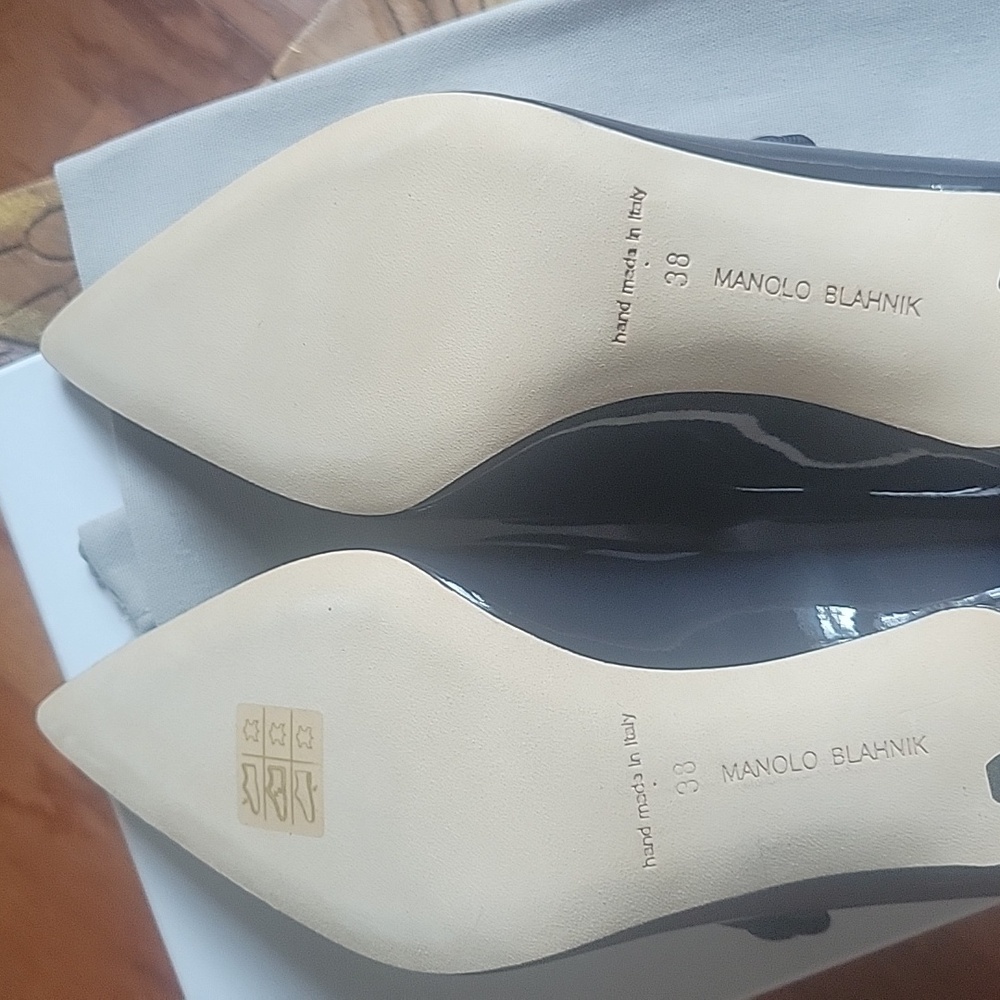 Unworn, Manolo Blahnik Patent Navy Blue Mary Jane Heels Size EU38. - Picture 7 of 10